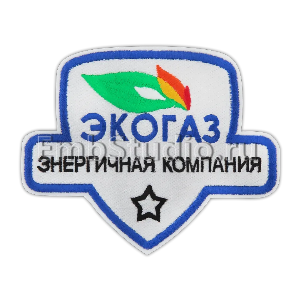 Вышитый шеврон-щит с логотипом-листом и подписью компании